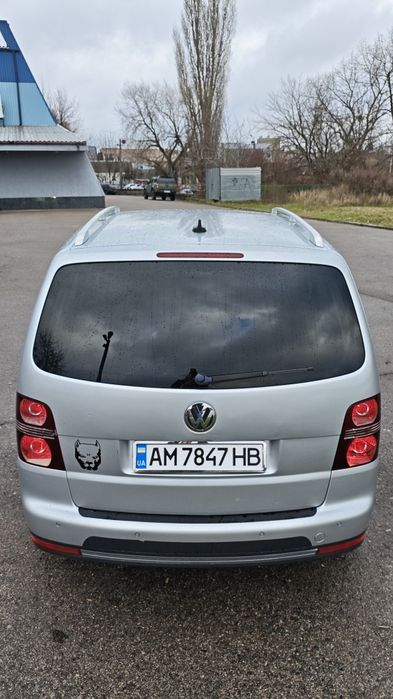 Фольксваген тоуран.