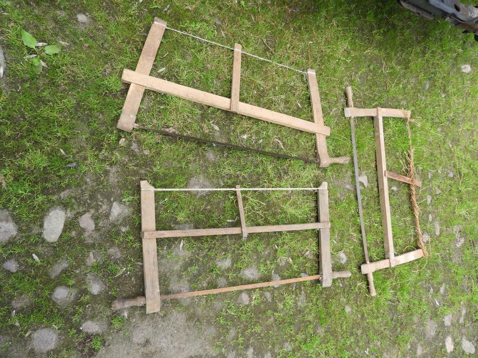 stare piły ramowe ręczne zabytek PRL drewniana dekoracja piła =