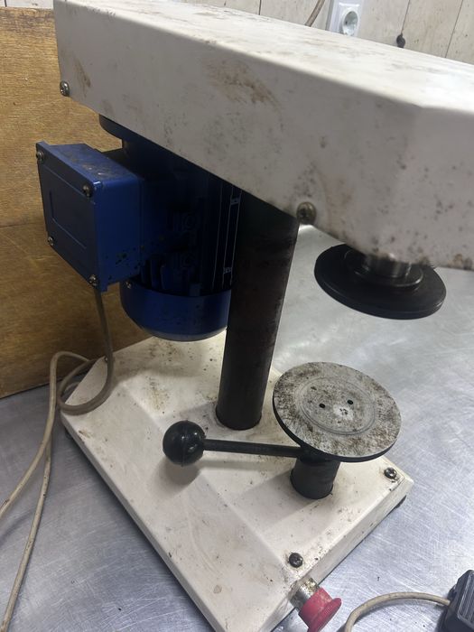 Закаточна машинка для скляних банок