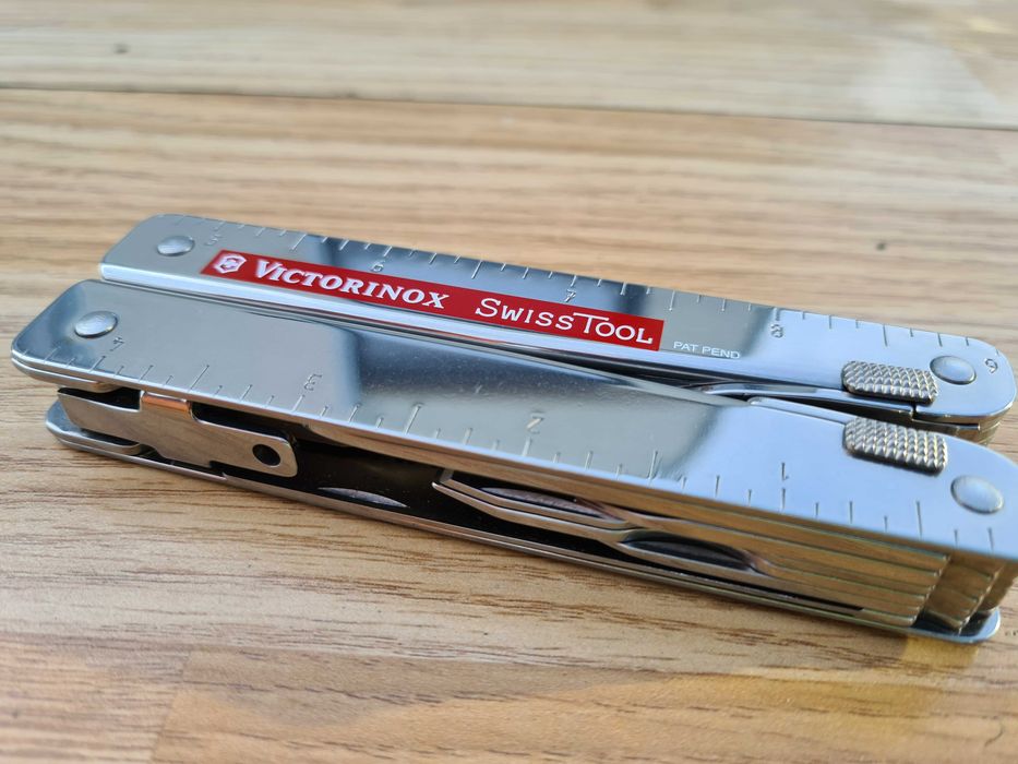 Victorinox SwissTool — Pancerny multitool w fabrycznym stanie (IGŁA)