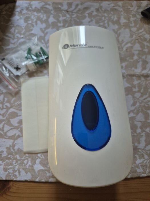 Dozownik do mydła w plynie 0,8 l. Merida NOWY