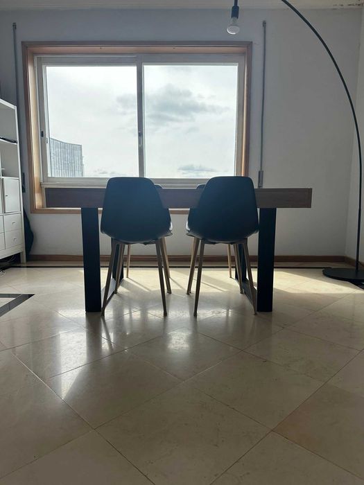 Mesa de jantar madeira muito resistente com ou sem as cadeiras