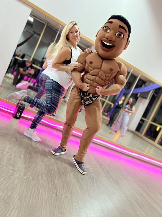 Чоловічий стриптиз.Жартівливий стриптизер.Аніматори