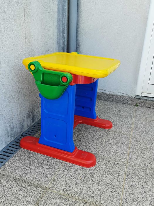 Mesa+banco com quadro de giz