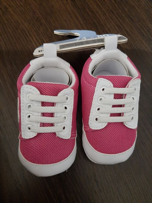 Пінетки, кросівки для немовлят