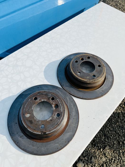 Е39 задні тормозні диски не вентилюючі М52 2.0 і 96 рік Бмв Тормозные