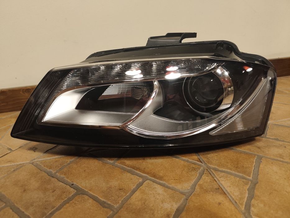 Farol Audi A3 8P ótica xénon original usada