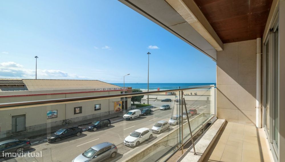 Apartamento em 1.ª linha de mar, para venda, em Matosinhos Sul