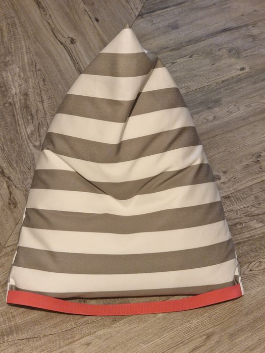 Puff, allmofada ou triângulo