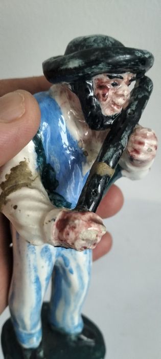 Figuras em faiança