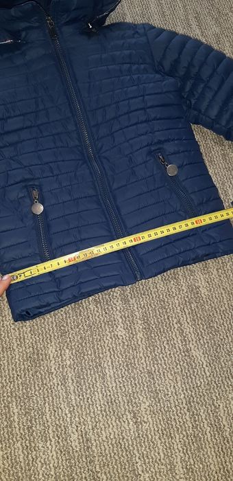 Продам курточку для хлопчика весна-осінь в дуже гарному стані на 6-7 р