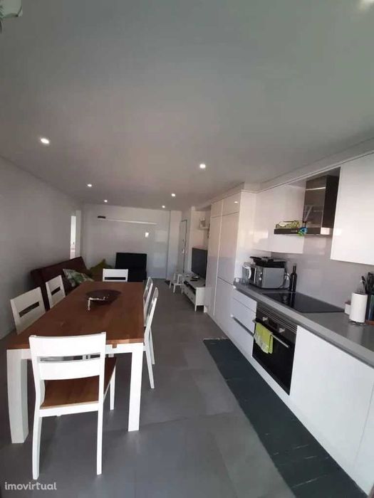 T2 com ar condicionado e WIFI junto à praia