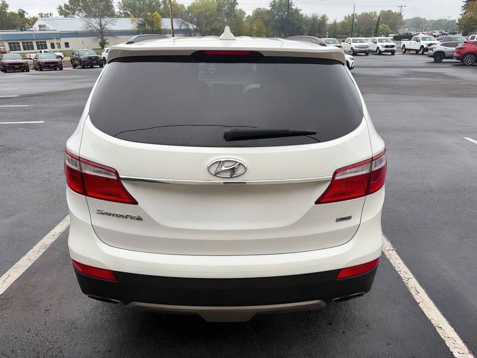 Hyundai Santa Fe SE      2016