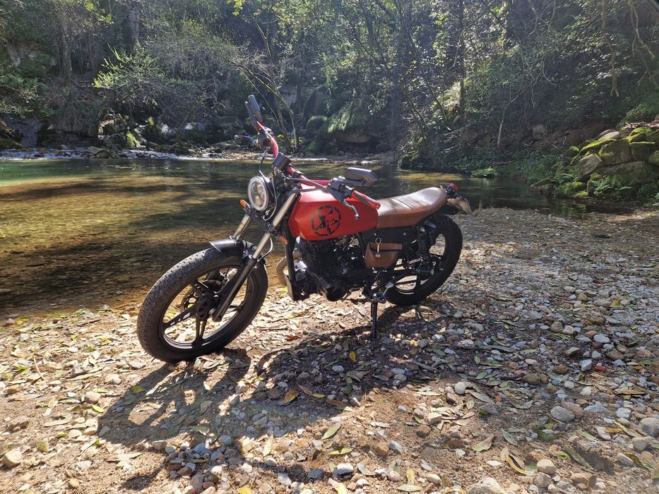 Moto cafe racer 125 4t 11kw
