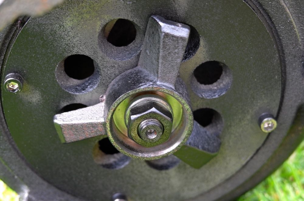 Насос з ножем, для очистки каналізаційних ям