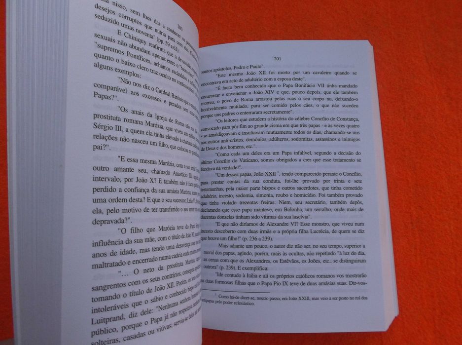 Falsificação da História - Francisco de Azevedo Gomes 1º Vol.