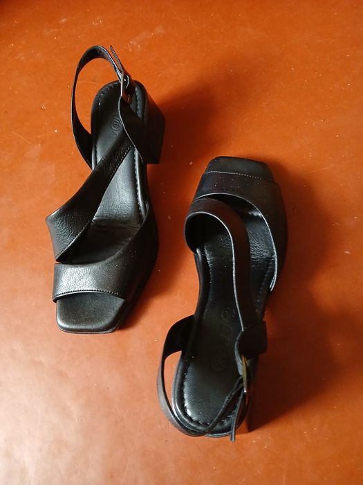 Женские кожаные босоножки