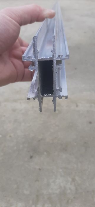 Профіль алюмінієвий