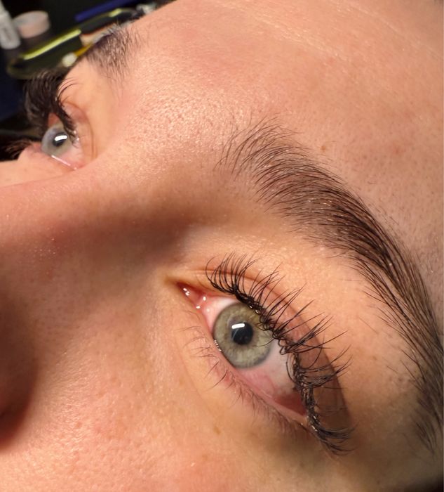 Stylizacja rzęs/ brwi
