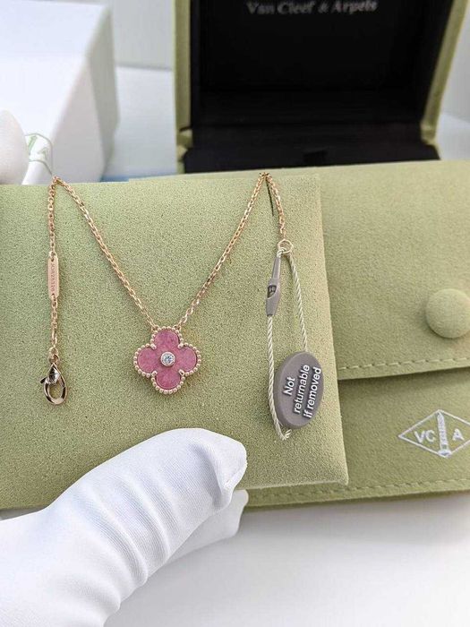 Золотое колье van cleef с бриллиантом