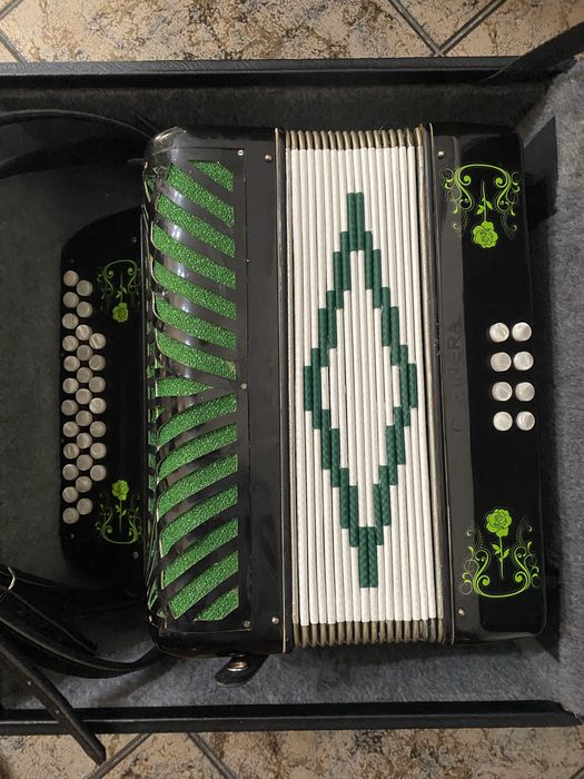 Concertina em la a 4 voz Fafe • OLX Portugal