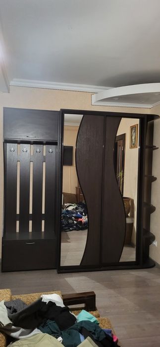 Продається прихожа