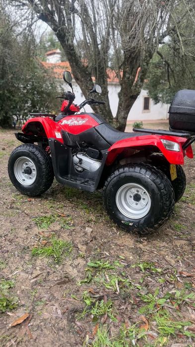 Moto 4 em ótimas condições