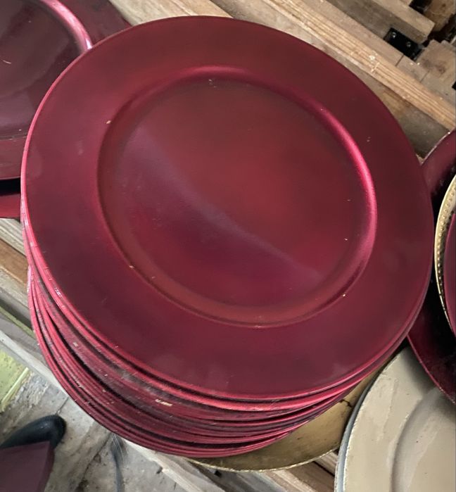 Prato marcador prateado e bordeaux