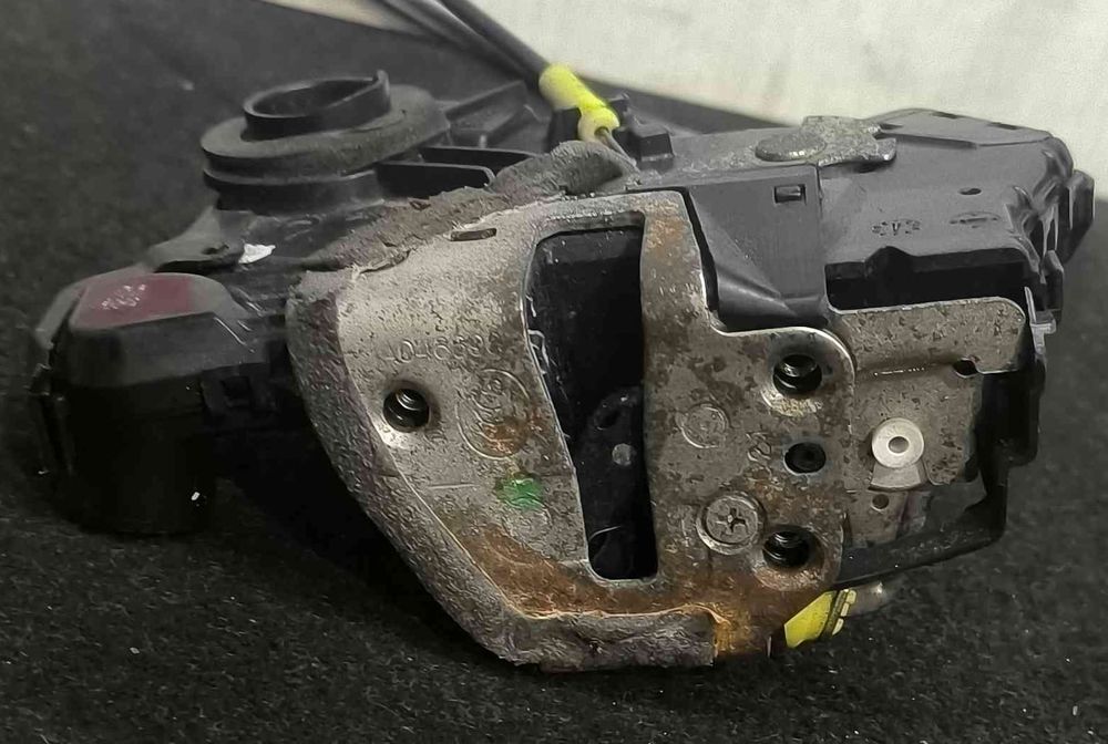 Fechadura / Fecho Porta Esquerdo - TOYOTA AURIS