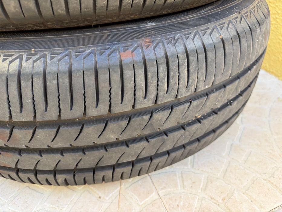 4 Pneus Semi-novos 175/65 R14 (Uniroyal e Toyo)