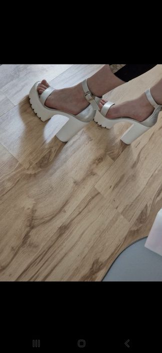 Buty na słupku damskie