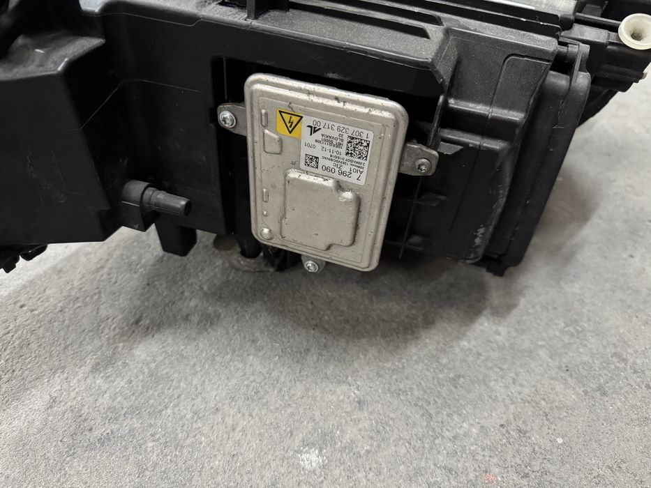 Farol Xenon direito BMW F30/31 serie 3