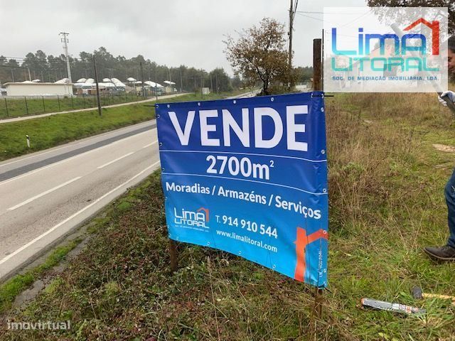 Terreno para construção com 2700 m2 (Moradias/Armazéns/Serviços)