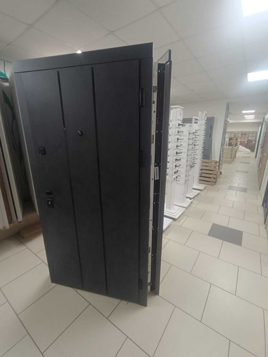 Продаж діючого дверного магазину