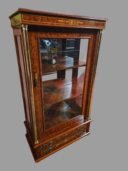 Cristaleira - Algumas marcas de uso