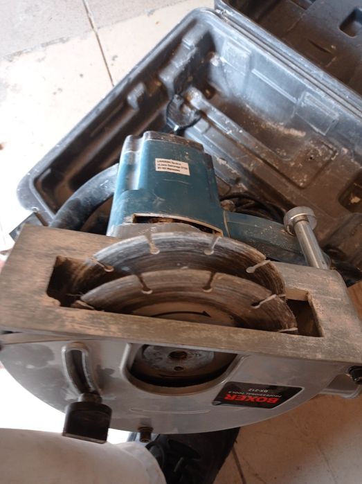 Bruzdownica boxer używa popsuta na części