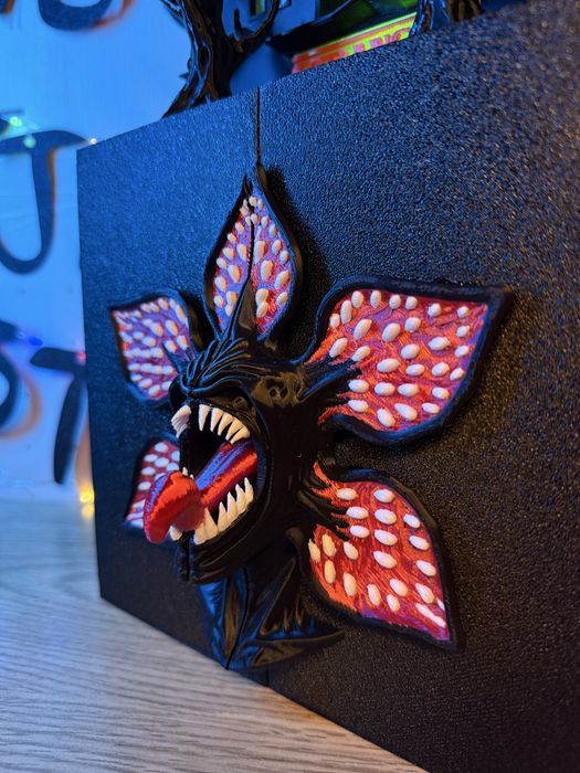 Будиночок Дивна дива Stranger Things + подарунок на вибір