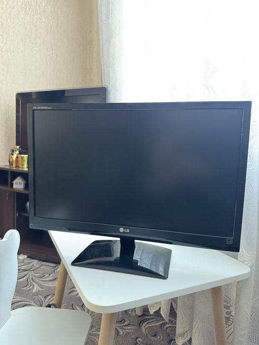 Продам монітор LG Flatron E2441T-BN