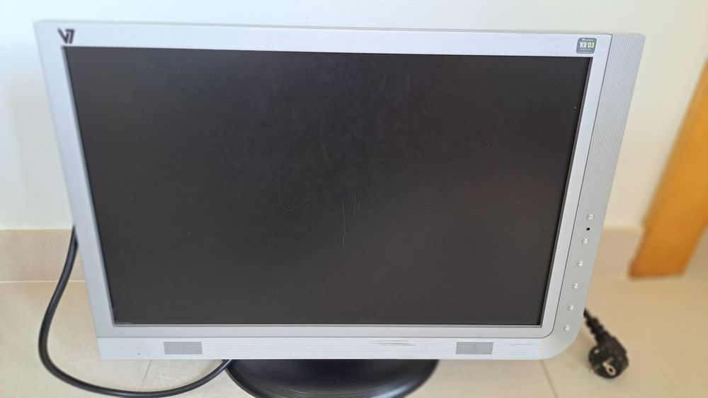 Monitor computador V7