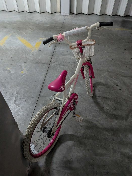 Bicicleta Rosa e Branca de Criança