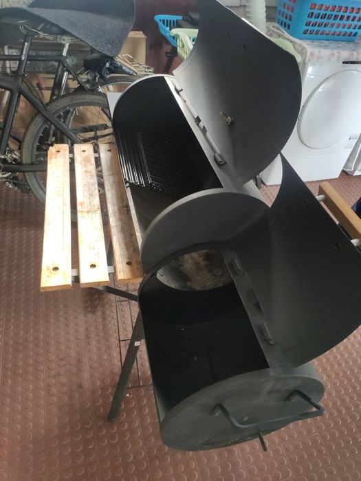 Grelhador a carvão portátil