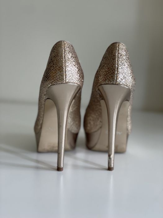 Sapato de salto dourados, Tamanho 37