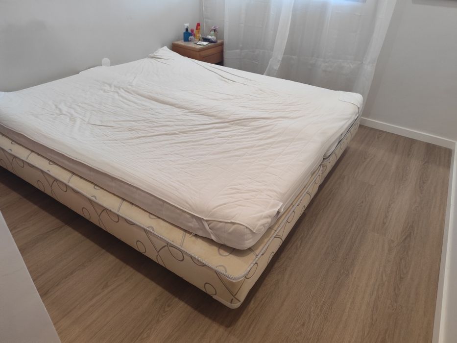 2 Camas individuais com colchões e resguardos