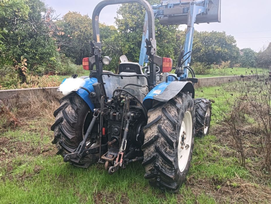 Trator New Holland TN60A Carregador frontal.