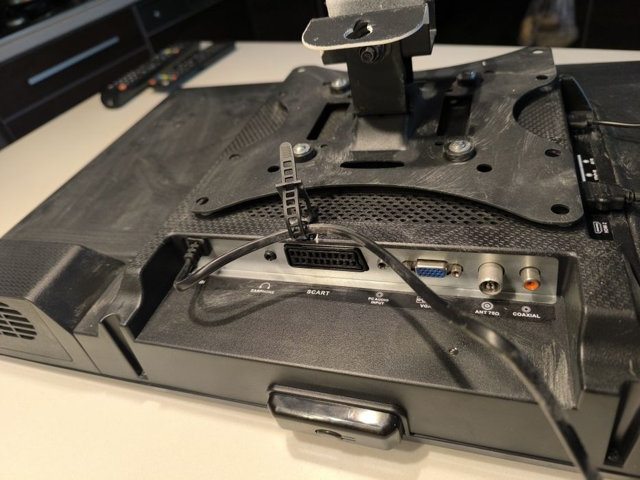 Tv 32 całe +wieszak+tuner DVB-T