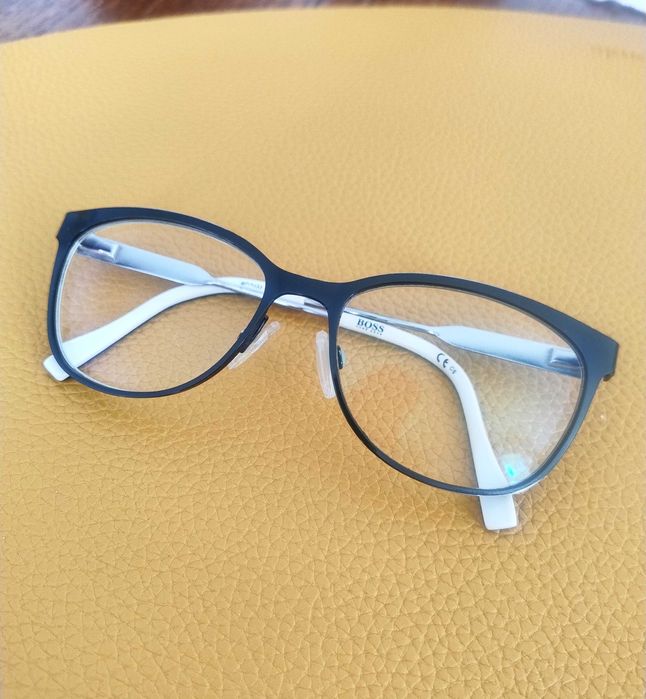 Oprawki do okularów korekcyjnych – Boss Orange – lekkie, wygodne
