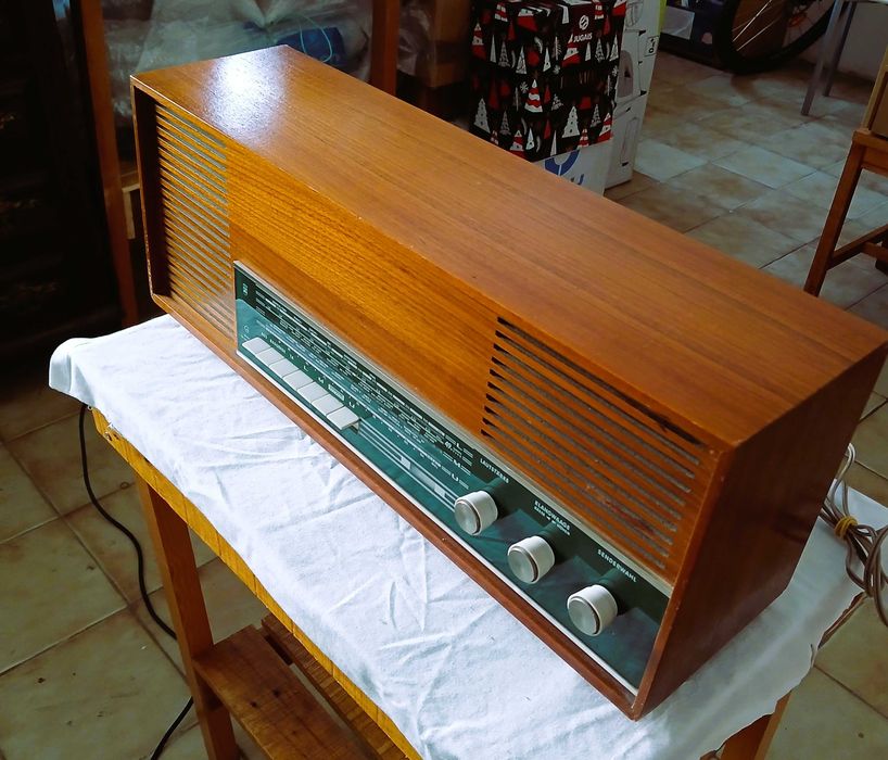 Rádio Grundig RF 135, fabricado na Alemanha