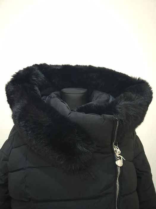Kurtka puchowa czarna ocieplana srebrny zamek kaptur futerko S