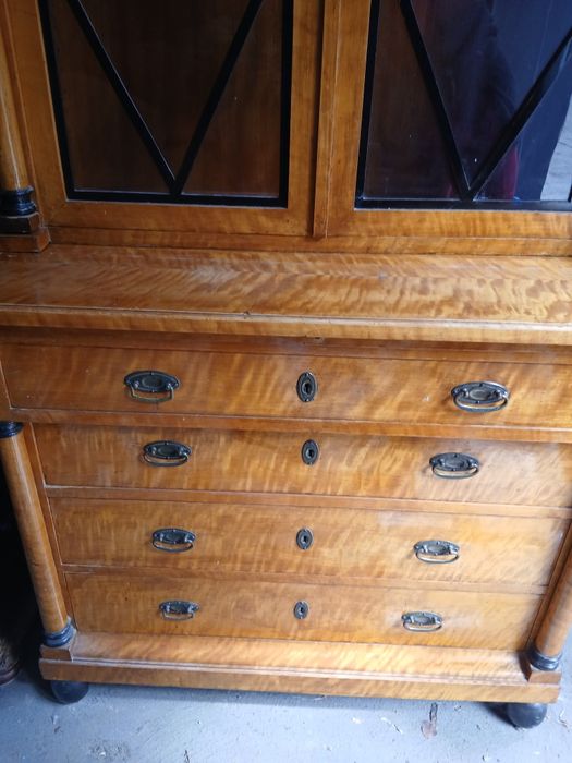 Komoda -serwatka Biedermeier
