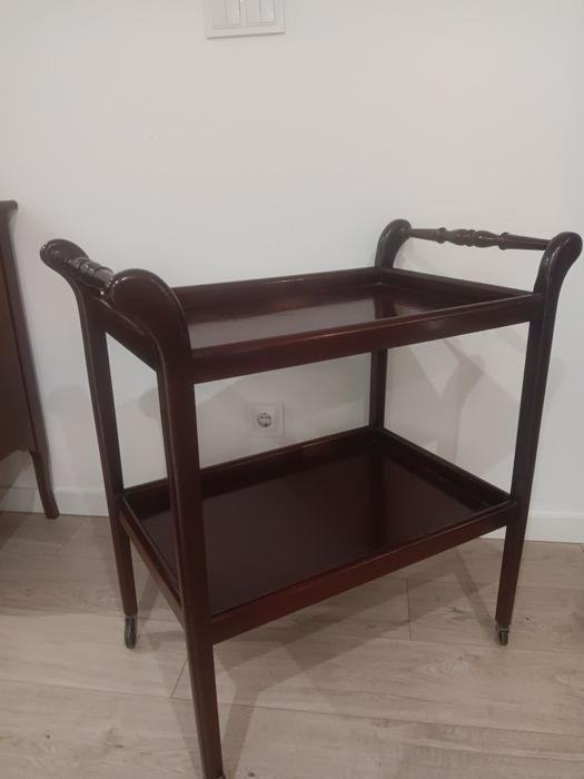 Carrinho de madeira com rodas